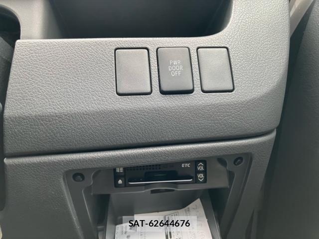 Toyota NOAH 2007-10 7021078-12