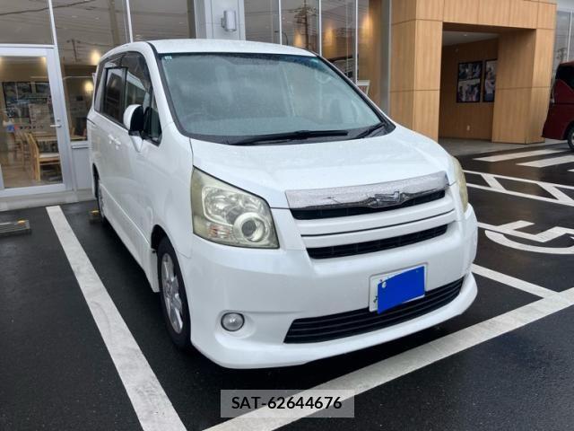 Toyota NOAH 2007-10 7021078-1