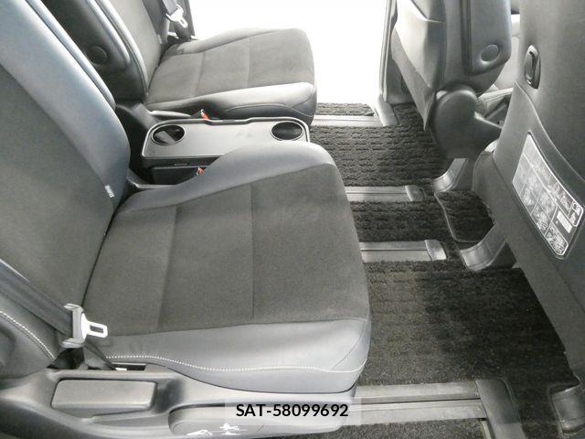 Toyota NOAH 2016-10 7021073-12