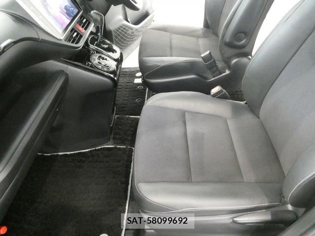 Toyota NOAH 2016-10 7021073-14