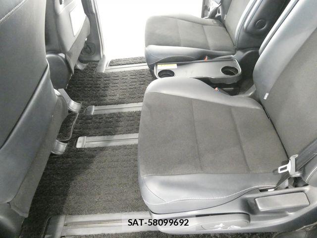 Toyota NOAH 2016-10 7021073-16