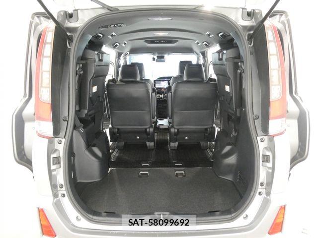Toyota NOAH 2016-10 7021073-17