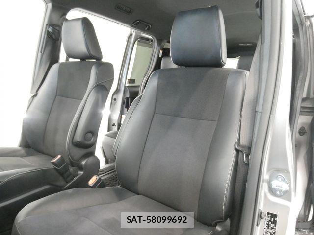 Toyota NOAH 2016-10 7021073-18