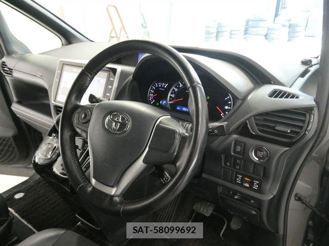 Toyota NOAH 2016-10 7021073-19