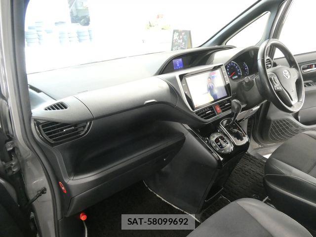 Toyota NOAH 2016-10 7021073-20