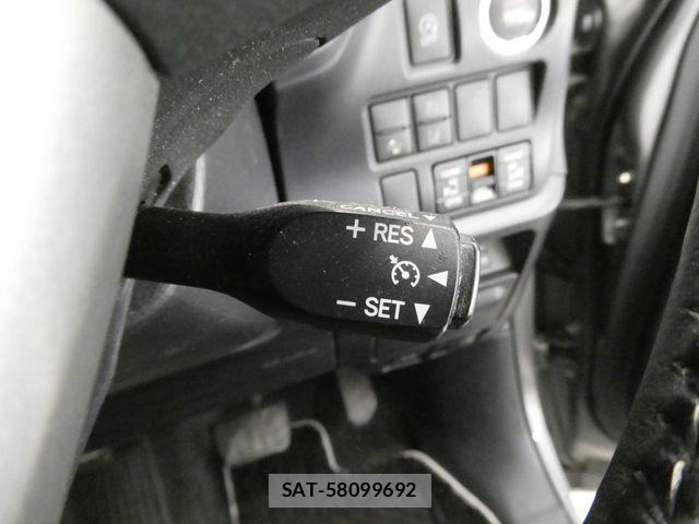 Toyota NOAH 2016-10 7021073-22