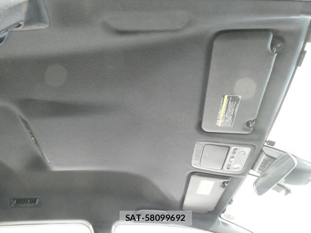 Toyota NOAH 2016-10 7021073-28