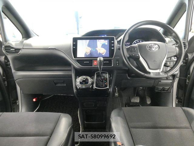Toyota NOAH 2016-10 7021073-2
