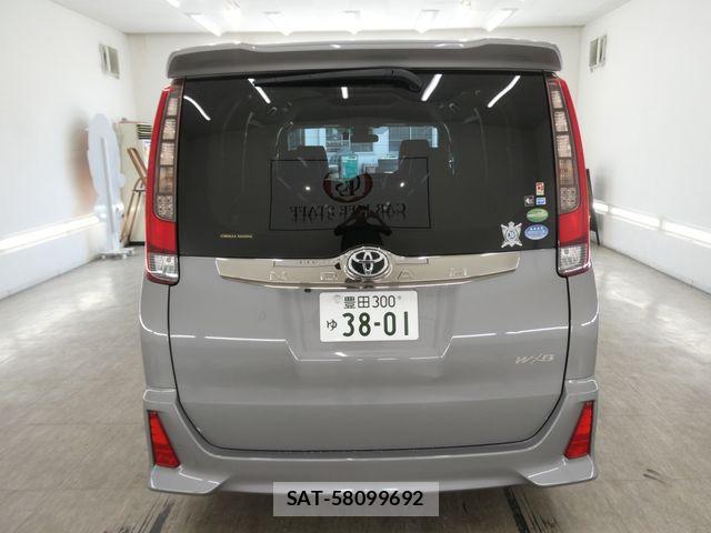 Toyota NOAH 2016-10 7021073-4