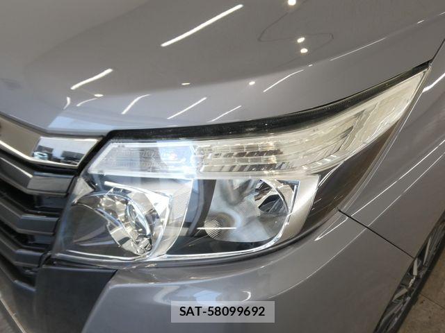 Toyota NOAH 2016-10 7021073-5