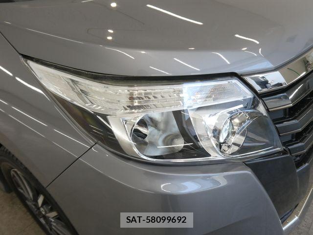 Toyota NOAH 2016-10 7021073-6