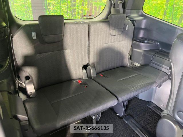 Toyota NOAH 2023-04 7021068-9