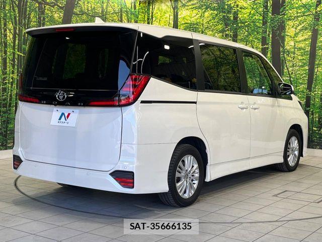 Toyota NOAH 2023-04 7021068-17