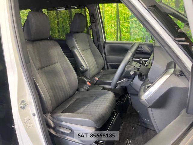 Toyota NOAH 2023-04 7021068-7