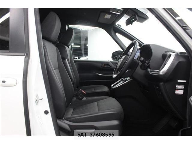 Toyota NOAH 2022-04 7021072-28