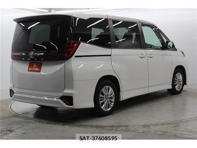 Toyota NOAH 2022-04 7021072-4