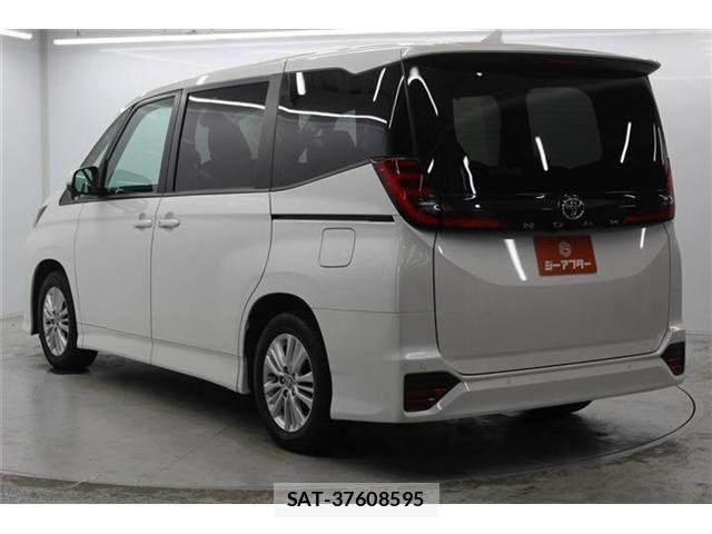 Toyota NOAH 2022-04 7021072-6