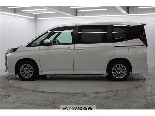 Toyota NOAH 2022-04 7021072-7