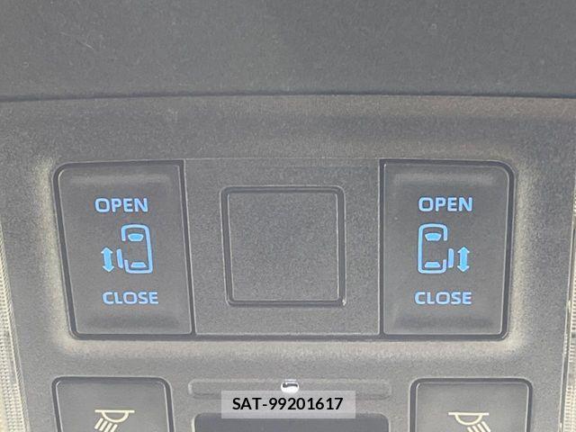 Toyota NOAH 2023-07 7021066-2
