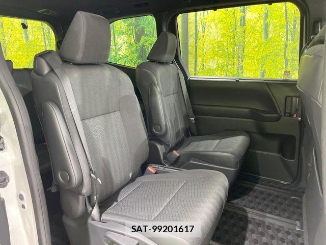 Toyota NOAH 2023-07 7021066-8