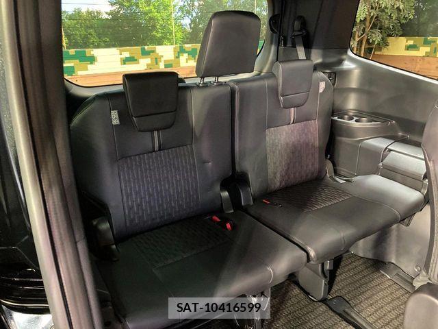 Toyota NOAH 2025-04 7021058-9
