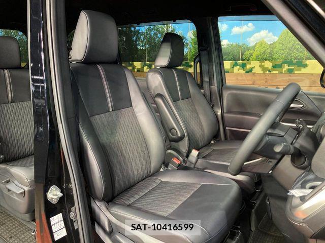 Toyota NOAH 2025-04 7021058-7