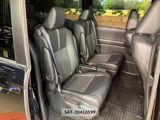 Toyota NOAH 2025-04 7021058-8