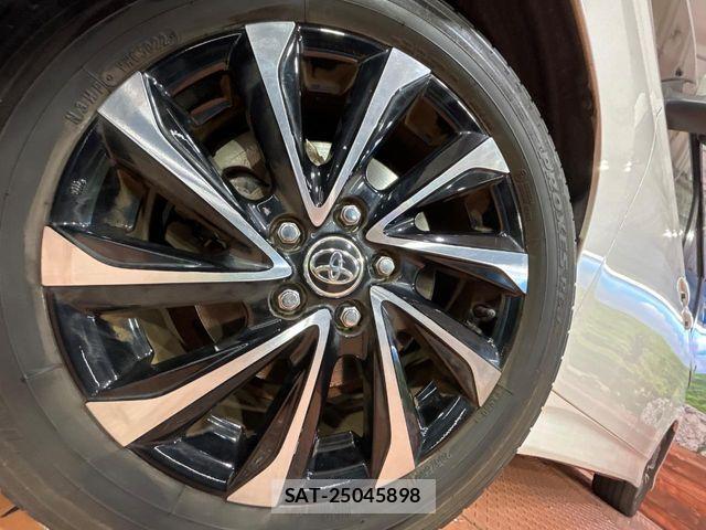 Toyota NOAH 2023-01 7021065-13
