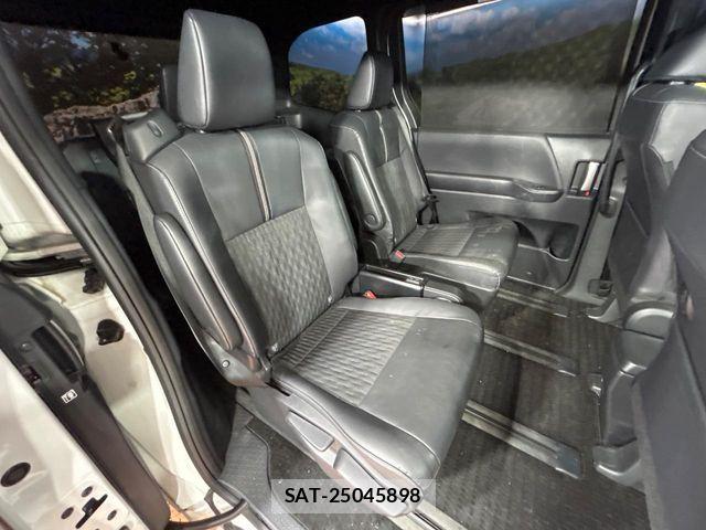 Toyota NOAH 2023-01 7021065-8