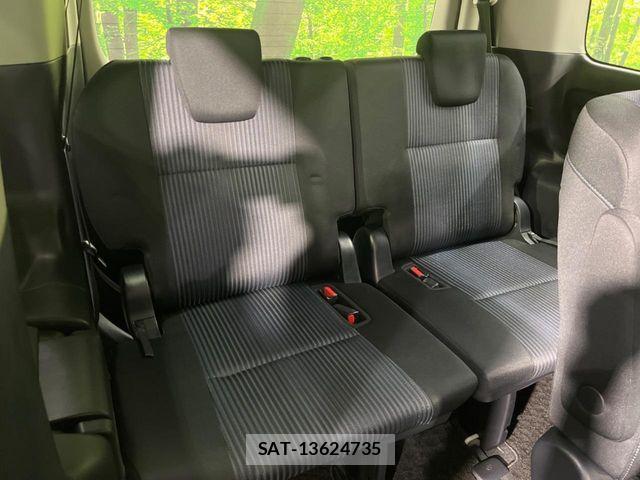 Toyota NOAH 2017-04 7021074-9