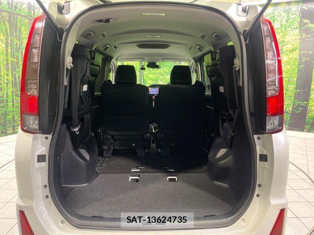 Toyota NOAH 2017-04 7021074-10