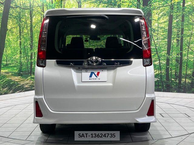 Toyota NOAH 2017-04 7021074-15