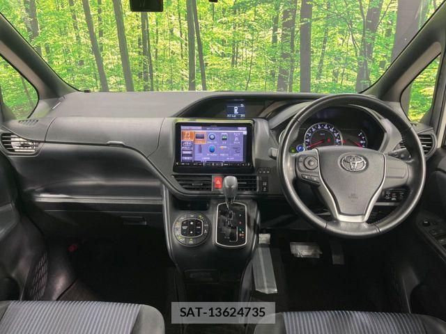 Toyota NOAH 2017-04 7021074-1