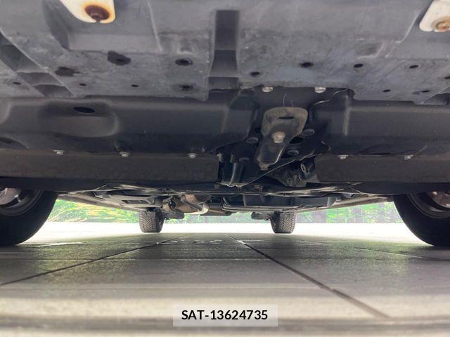 Toyota NOAH 2017-04 7021074-19