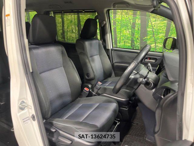 Toyota NOAH 2017-04 7021074-7