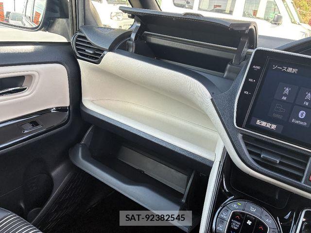 Toyota NOAH 2021-03 7021070-15