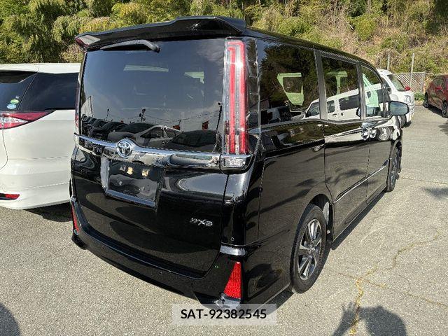 Toyota NOAH 2021-03 7021070-1
