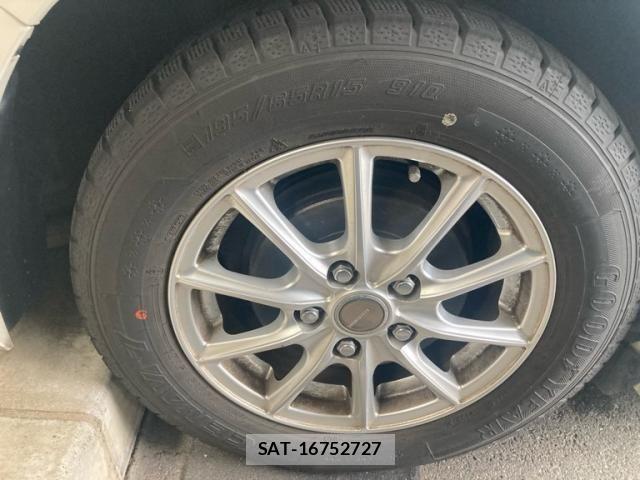 Toyota NOAH 2017-09 7059938-11