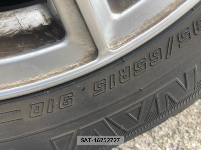 Toyota NOAH 2017-09 7059938-12