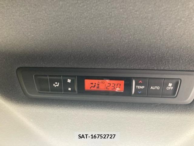 Toyota NOAH 2017-09 7059938-20