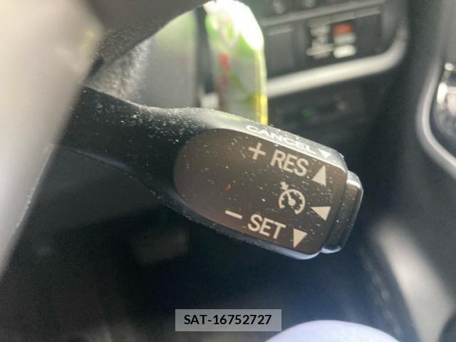 Toyota NOAH 2017-09 7059938-24
