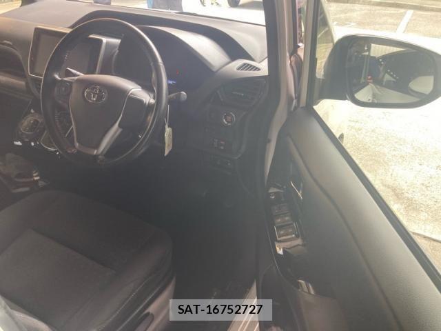 Toyota NOAH 2017-09 7059938-2