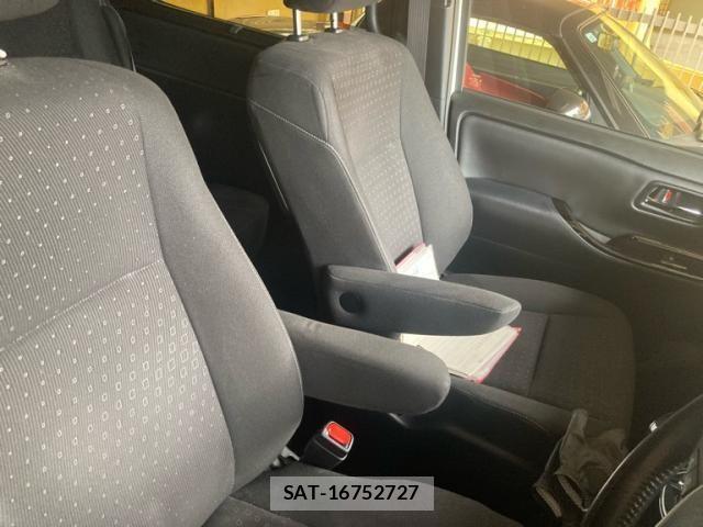Toyota NOAH 2017-09 7059938-3