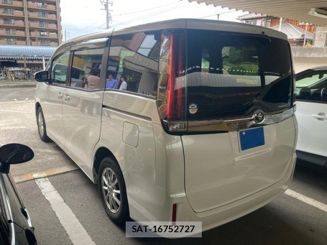 Toyota NOAH 2017-09 7059938-4