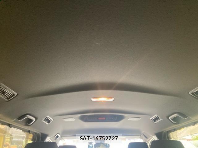 Toyota NOAH 2017-09 7059938-7