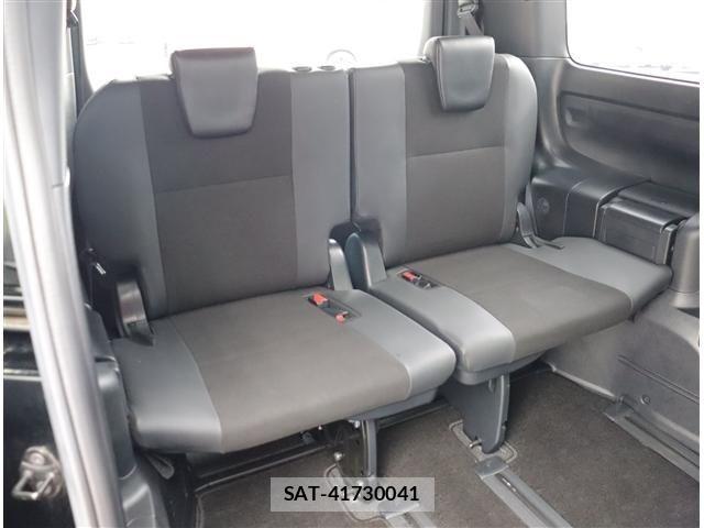Toyota NOAH 2019-01 7059932-10