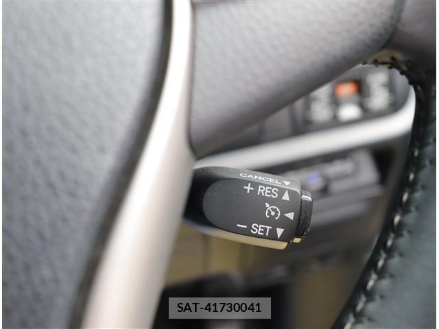 Toyota NOAH 2019-01 7059932-18