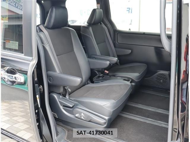 Toyota NOAH 2019-01 7059932-8