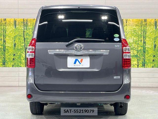 Toyota NOAH 2013-10 7059942-15