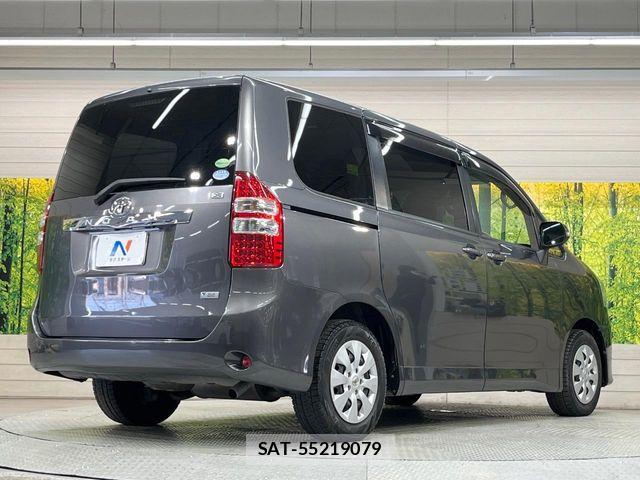 Toyota NOAH 2013-10 7059942-16